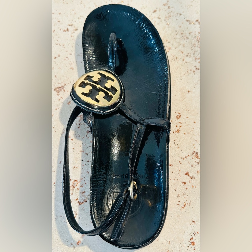 Tory Burch Dillan Sandal Black Patent Leather Gold
Logo Thong Sandals Sz 7-7.5 - Picture 4 of 11